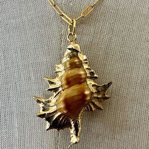 Vintage Gold-Dipped Spiny Sea Shell Pendant Necklace